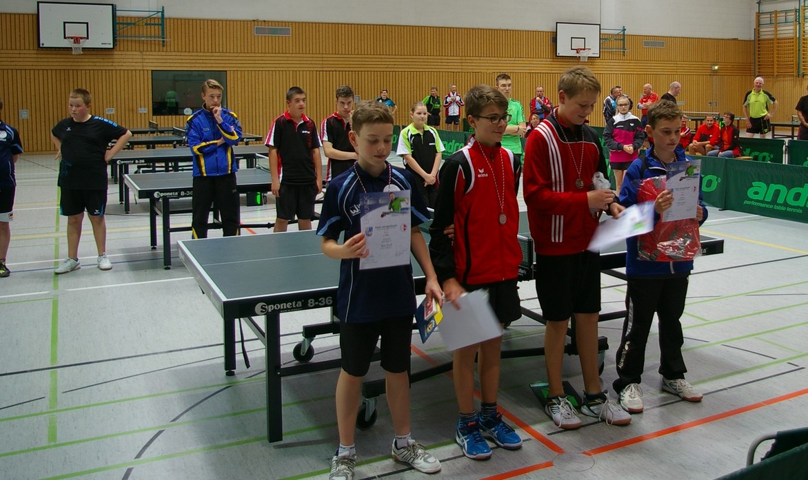 Siegerehrung Schler AK 13/14 Jahre u.a. 3. Platz im Einzel von Nils Halir - TSV Zella-Mehlis (2.v.l.)